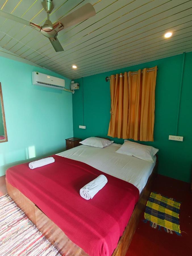 Casa Fiesta Sea Front Beach Huts Patnem Beach Exteriör bild