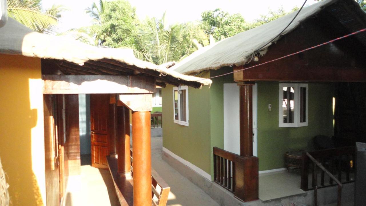 Casa Fiesta Sea Front Beach Huts Patnem Beach Exteriör bild