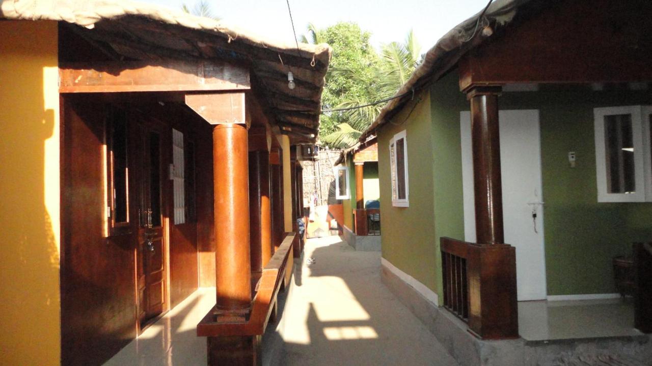 Casa Fiesta Sea Front Beach Huts Patnem Beach Exteriör bild