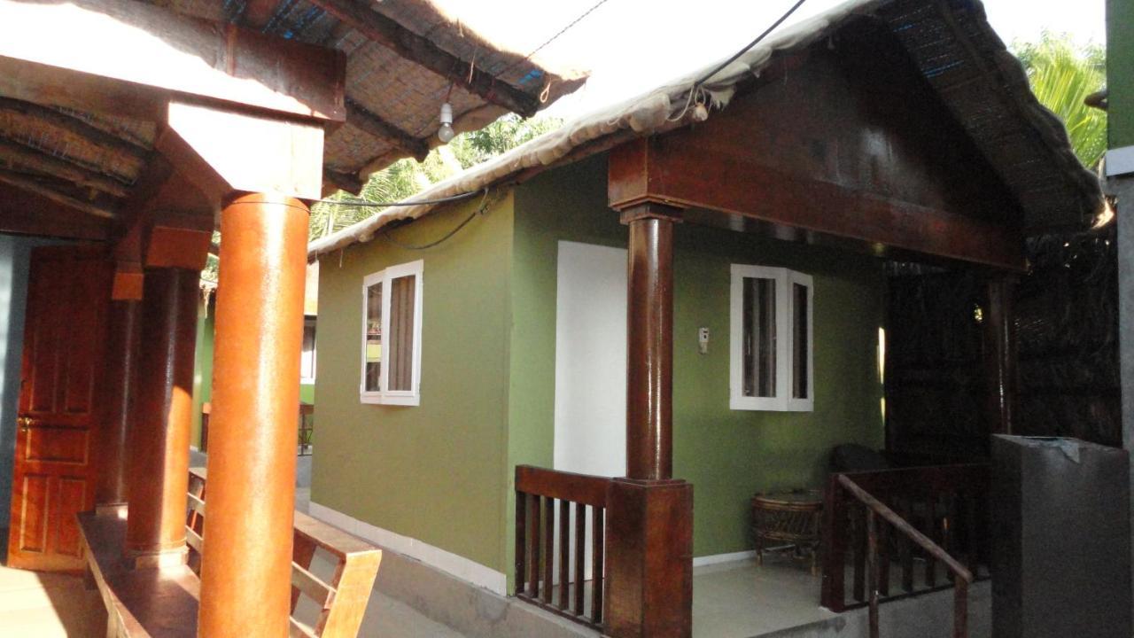 Casa Fiesta Sea Front Beach Huts Patnem Beach Exteriör bild